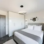 Adam's Apartmán *