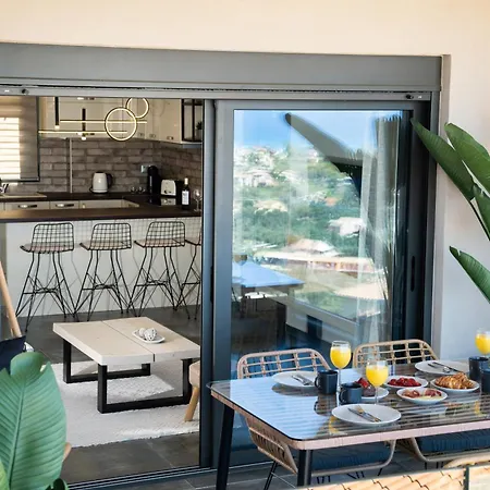 Adam's Apartment Frínion